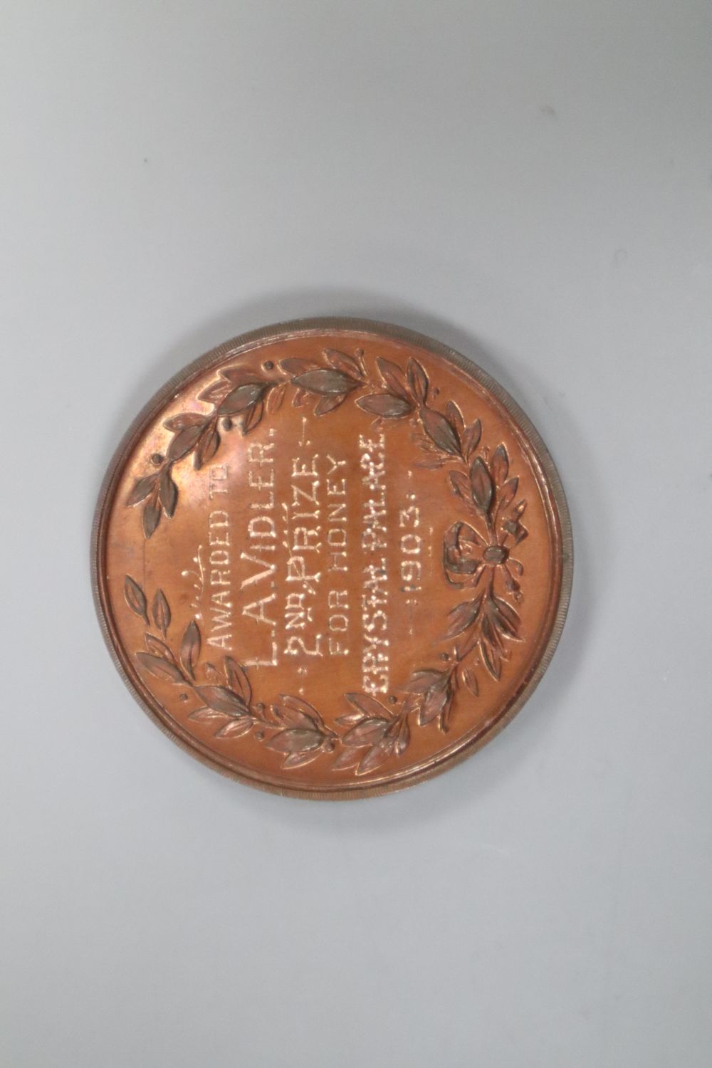 A Surrey Beekeepers Association copper medallion, awarded to L. A. Vidler, Crystal Palace,  1903